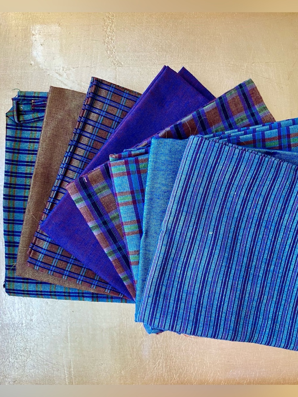 NWT (8) Fat Quarters: cotton with Metallic threads. Quilters and Crafters - Picture 7 of 7